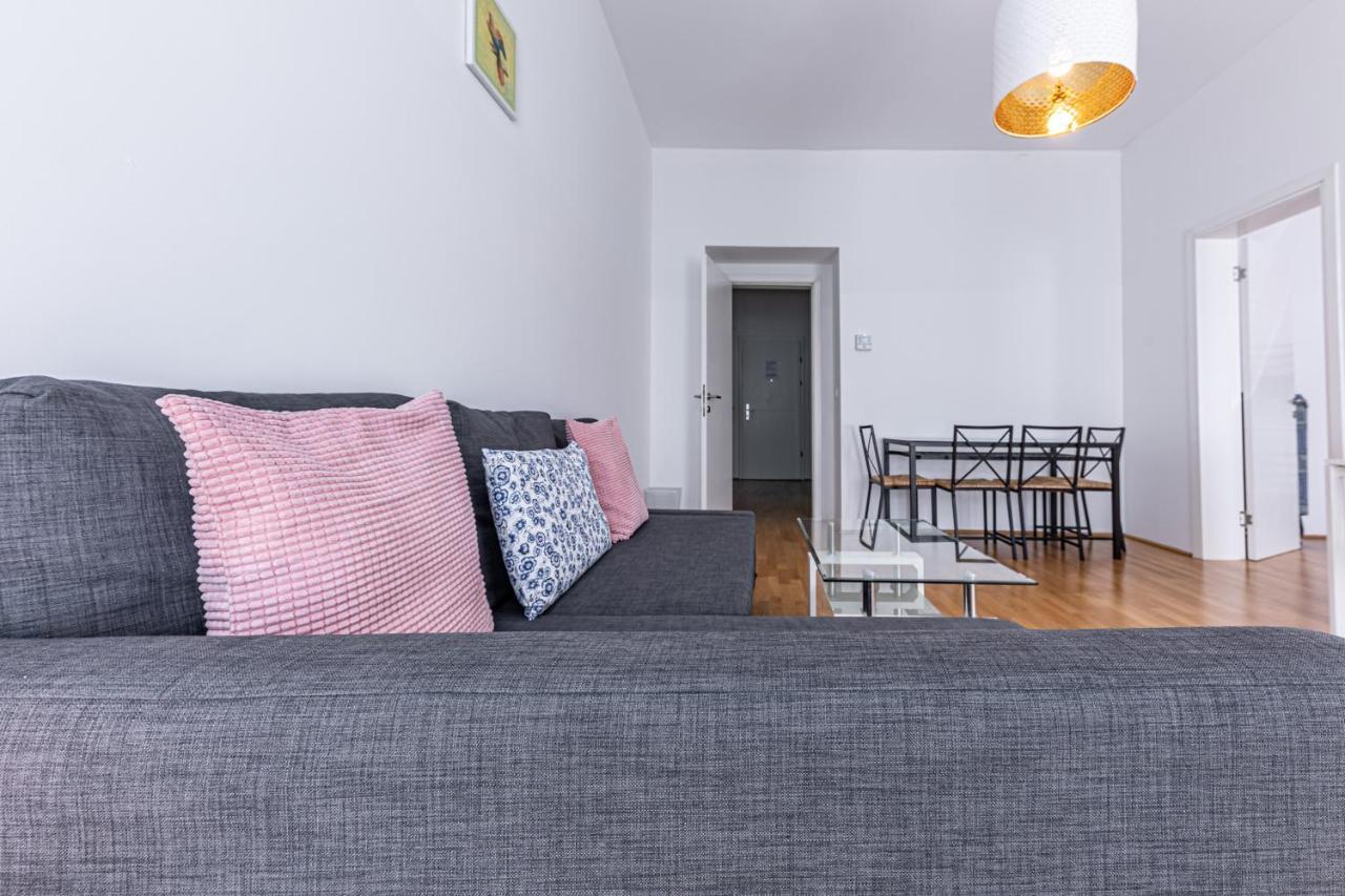 Ley Apartments Wina Bagian luar foto