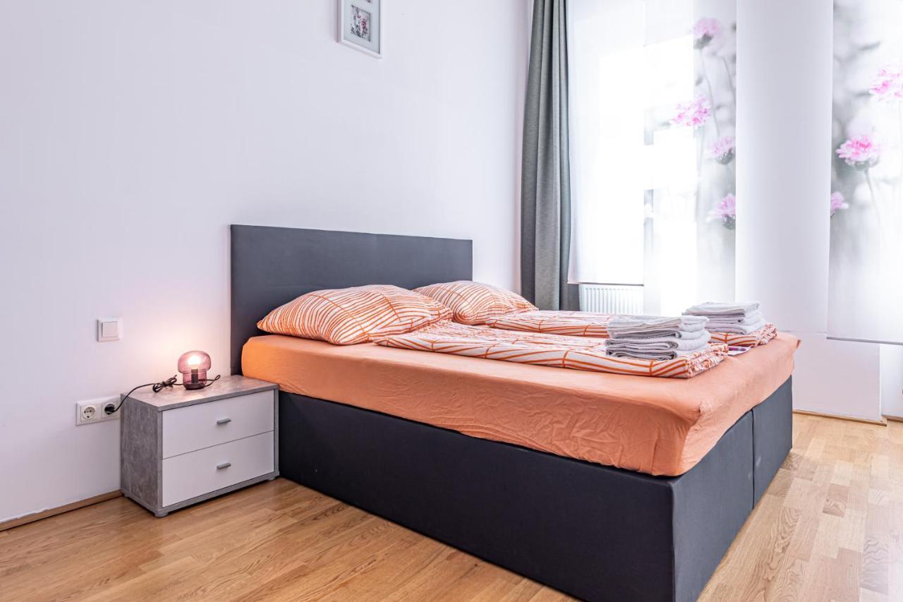 Ley Apartments Wina Bagian luar foto