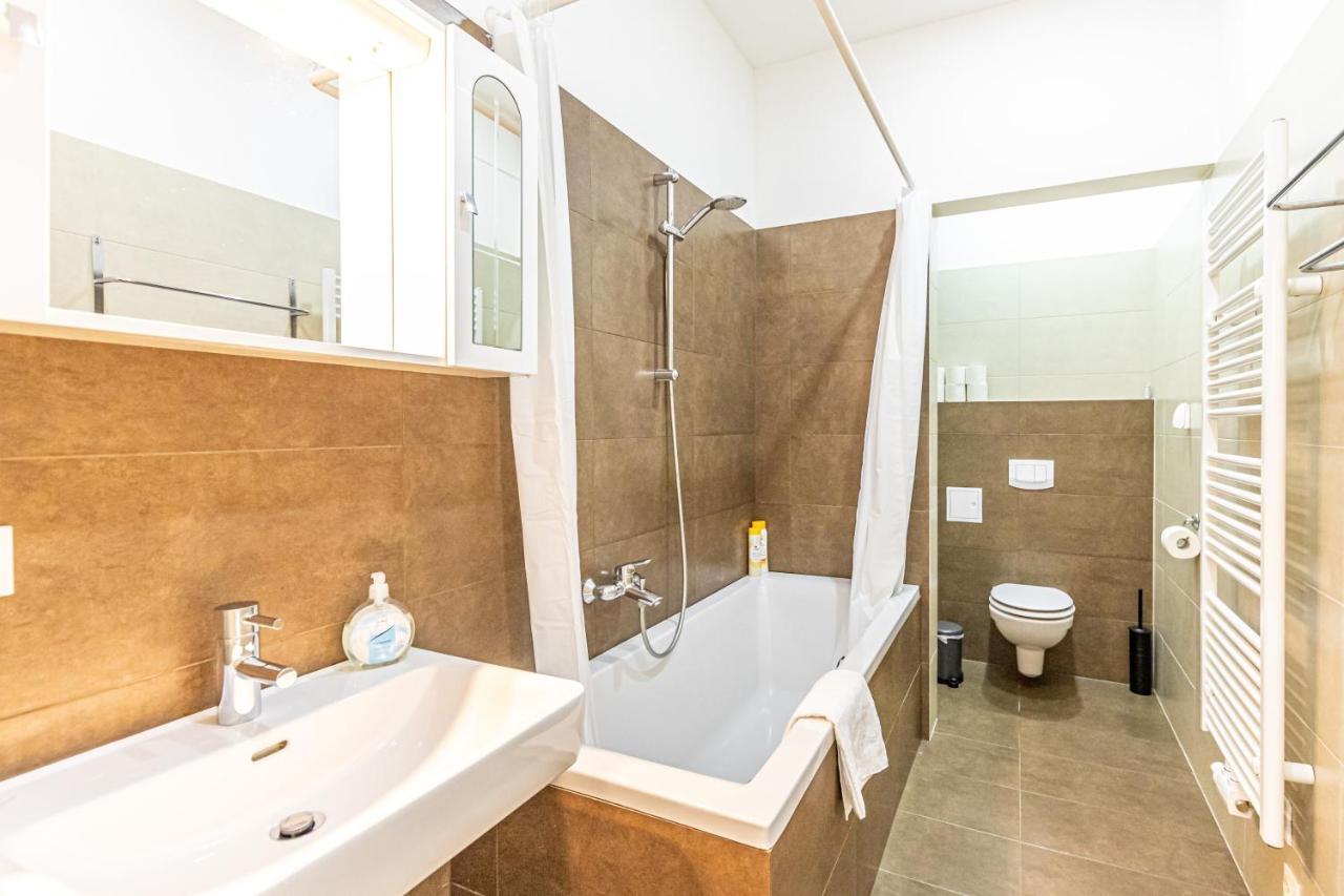 Ley Apartments Wina Bagian luar foto